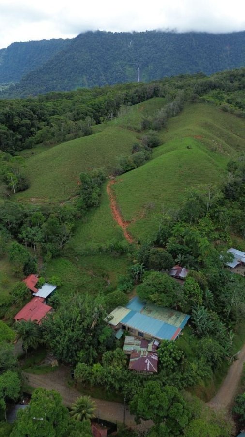 Amplia casa de 7 habitaciones en San Salvador de Las Tumbas – Totalmente equipad