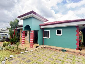 Casa con terreno amplio y rancho, en Pedregoso