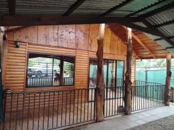 se vende o alquiler: cabaña con zonas verdes y vista a las montañas