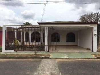 Casa en Venta en Monte General, Ubicación Ideal Cerca de Transporte y Comercios