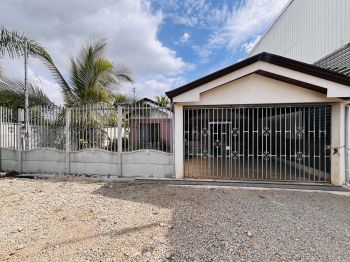 Casa en Venta, Ubicación Ideal Cerca de Transporte y Comercios