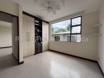 Casa 3+ Plantas en alquiler en Pozos, Santa Ana, San José, Costa Rica — foto 4