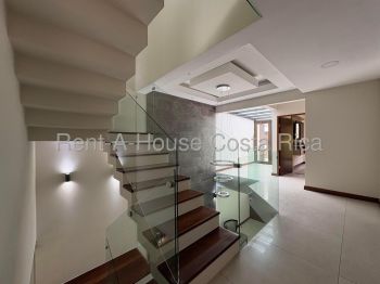Casa 3+ Plantas en alquiler en Pozos, Santa Ana, San José, Costa Rica — foto 6
