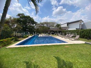 Casa 3+ Plantas en alquiler en Pozos, Santa Ana, San José, Costa Rica — foto 7