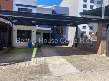Apartamento en Lagunilla de Heredia #26-1432