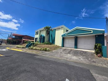 Venta de Hermosa Casa, Residencial Villa Adobe, Santo Domingo, Hdia