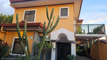 Hermosa Casa en Las Montañas de Heredia Espectacular Vista