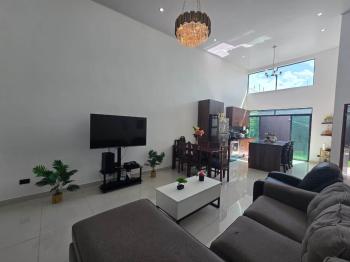 Venta de Casa Independiente, Una Planta, Seminueva en San Rafael Hdia