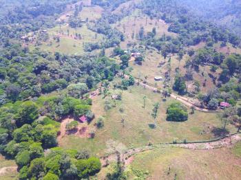 Venta Amplio Terreno en Guapiles