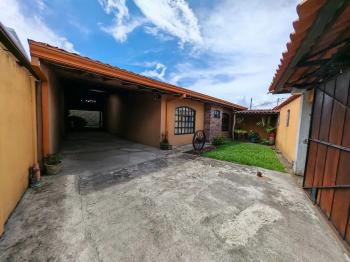🏠 Venta de Casa de Una Planta Con Amplio Jardín en Los Ángeles de Santo Domingo