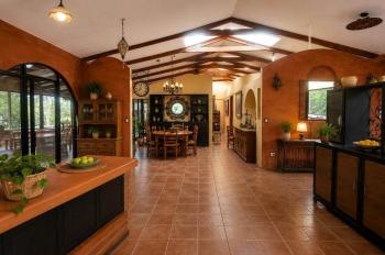 Hermosa Casa en un Terreno Con Exclusivas Vistas!