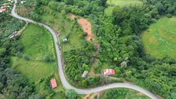 Venta de Finca de 8.1 ha Con Dos Casas y Frente de Rio en San Pablo, Perez Zeled
