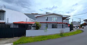 Casa dos Plantas en venta en Los Yoses, San José, Costa Rica — foto 1