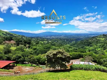 Cabaña de Montaña Moderna en 21,68 Ha!