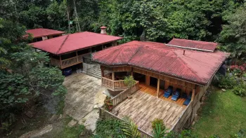 Se Vende Casa en Santuario Natural Con Reserva Privada y Casa de Huespedes